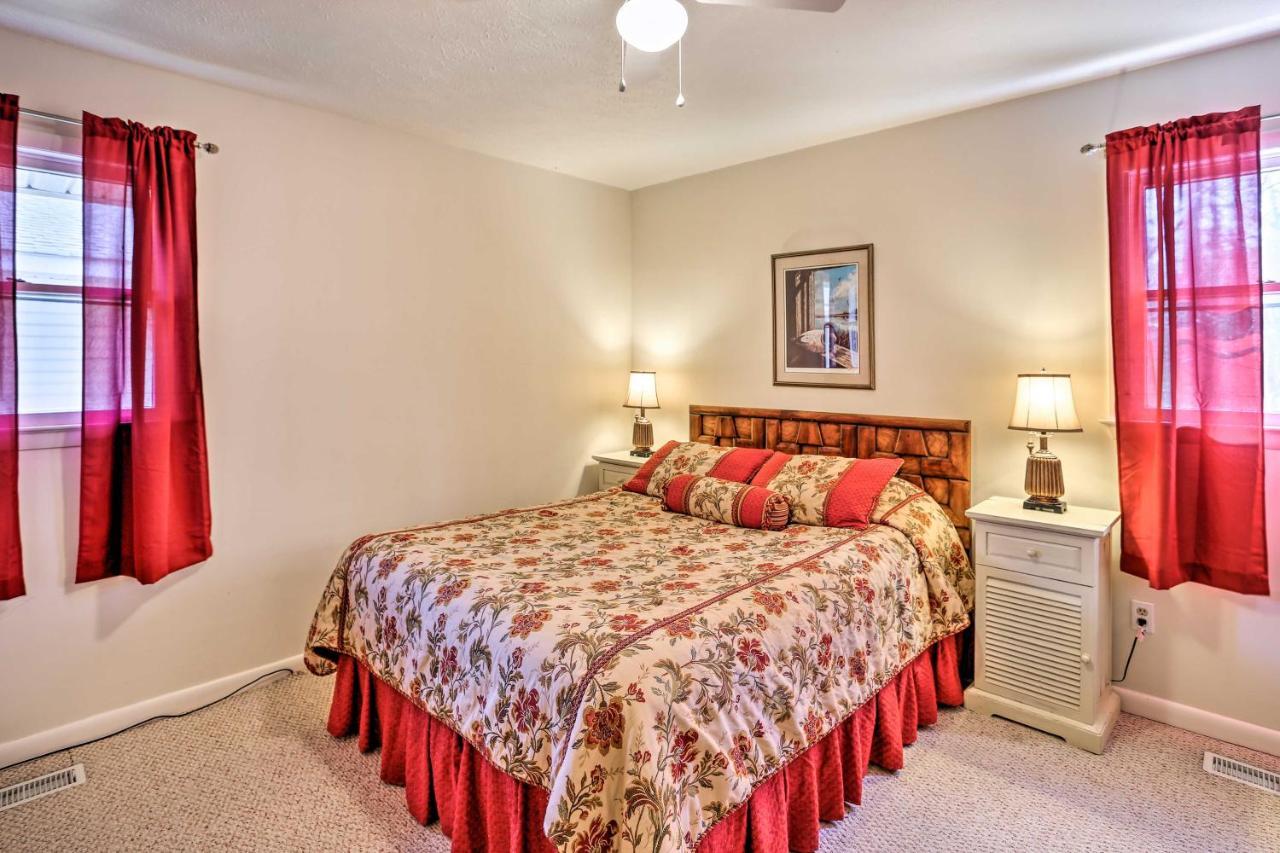 Lake Waccamaw Home With Fenced Yard And Shared Pier! Kültér fotó